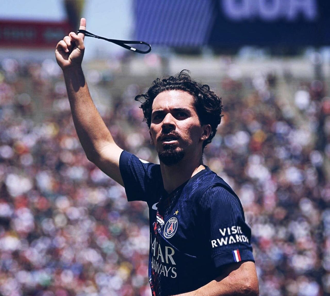 里昂坐镇主场拜仁蒂斯，追求胜利继续保持领先(霉霉宣布支持哈里斯)