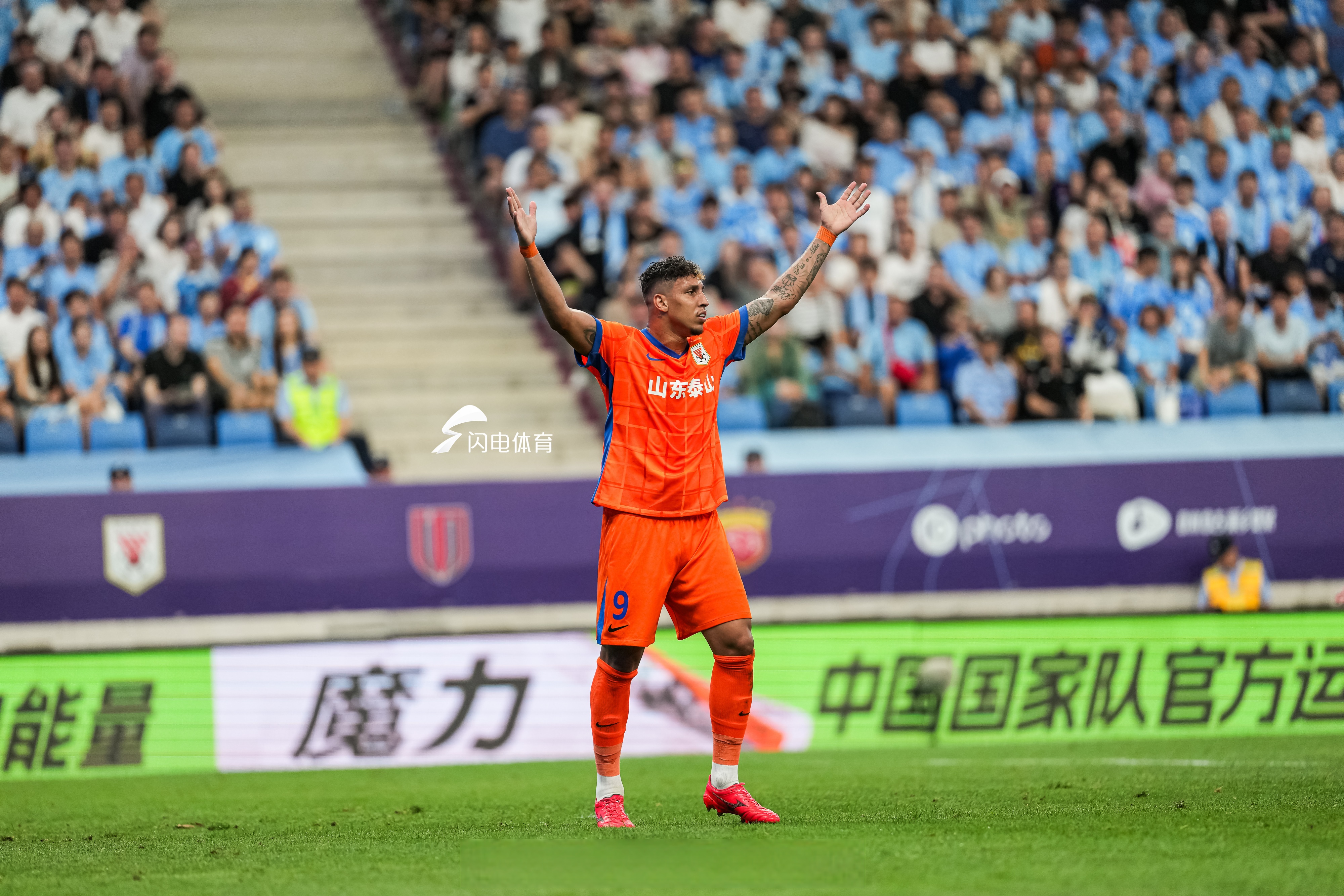 中超联赛战况逐渐激烈，升降级悬念不断(中超联赛战况逐渐激烈,升降级悬念不断)