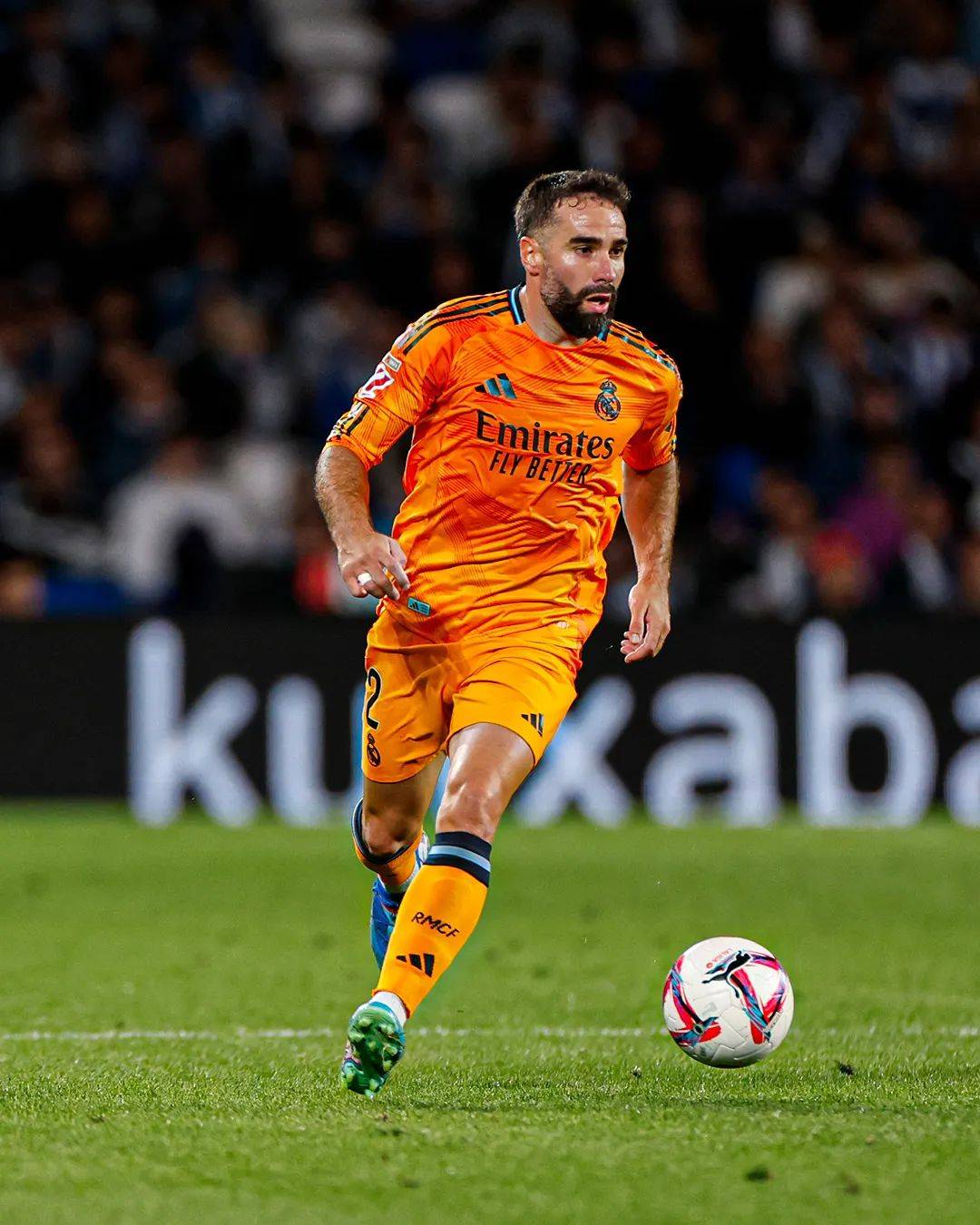 包含皇家社会客场战平第戎，积分保持不变的词条