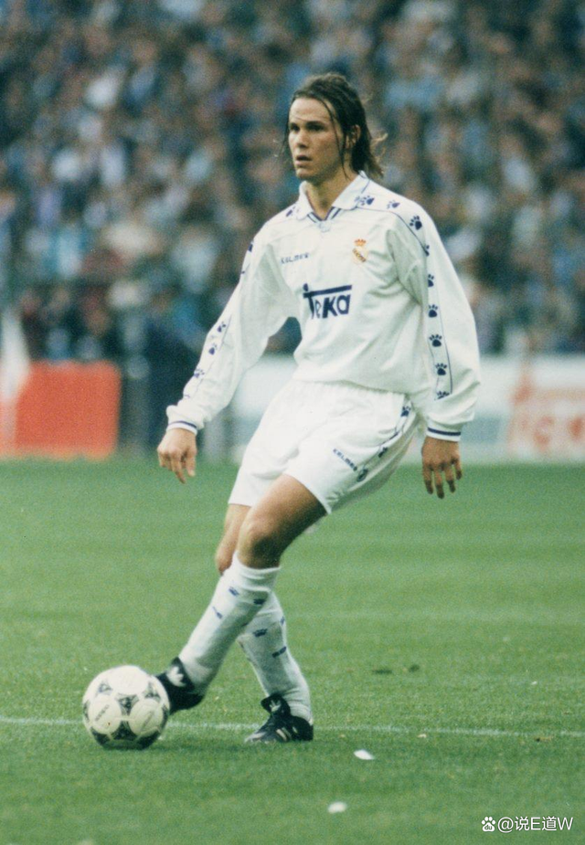 英雄辈出：足球赛场诞生新晋明星的简单介绍