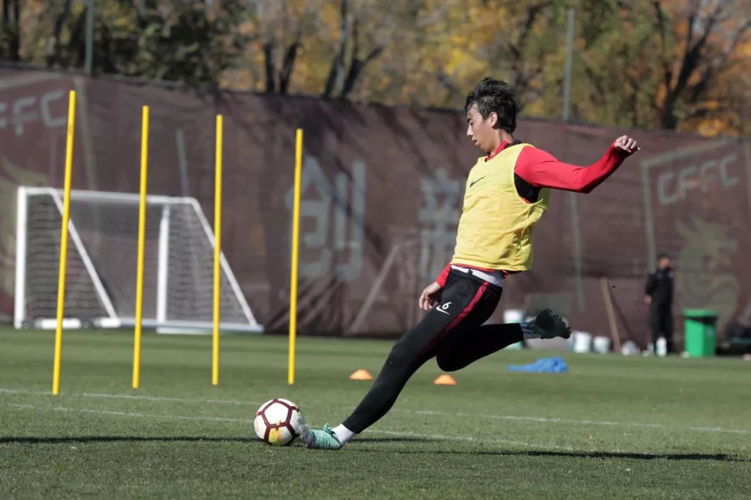 苏宁队进攻力表现出色，备战下一场比赛士气高昂的简单介绍