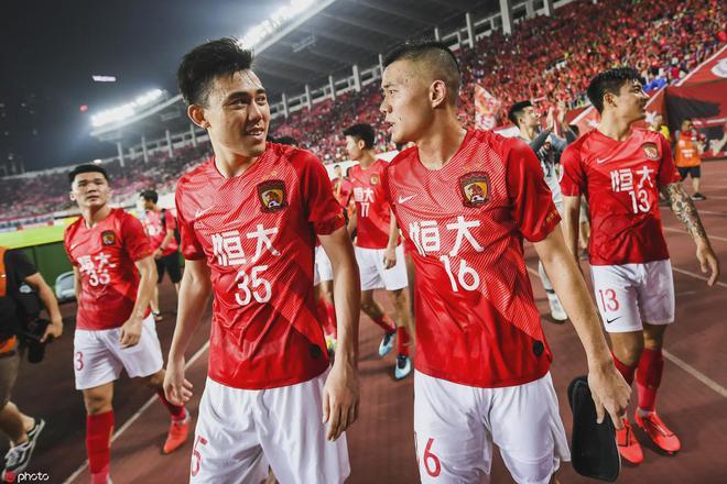 危机四伏，中超领跑者面临新挑战的简单介绍