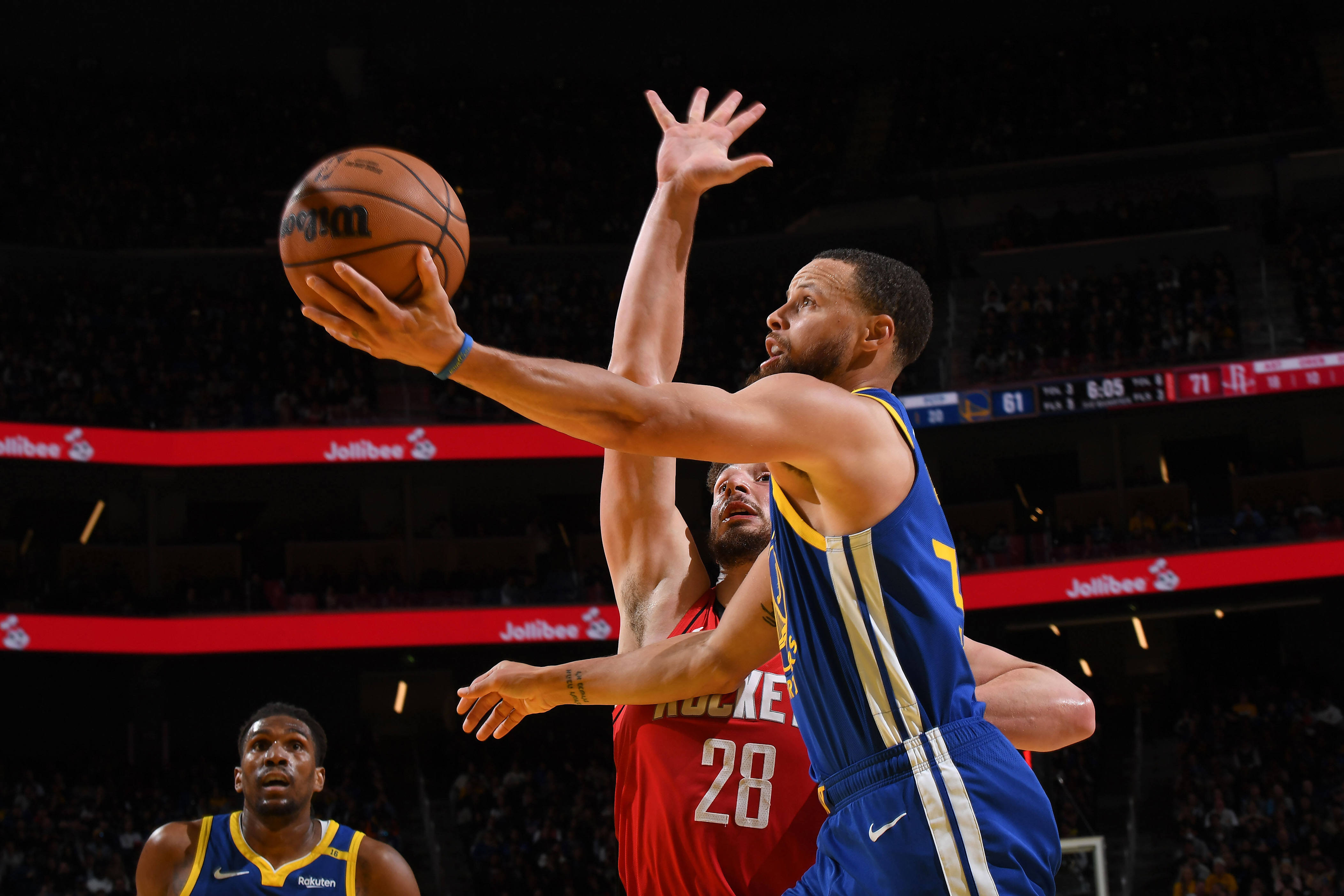 澳门威尼斯人-勇士球员集体训练,备战下一场竞赛